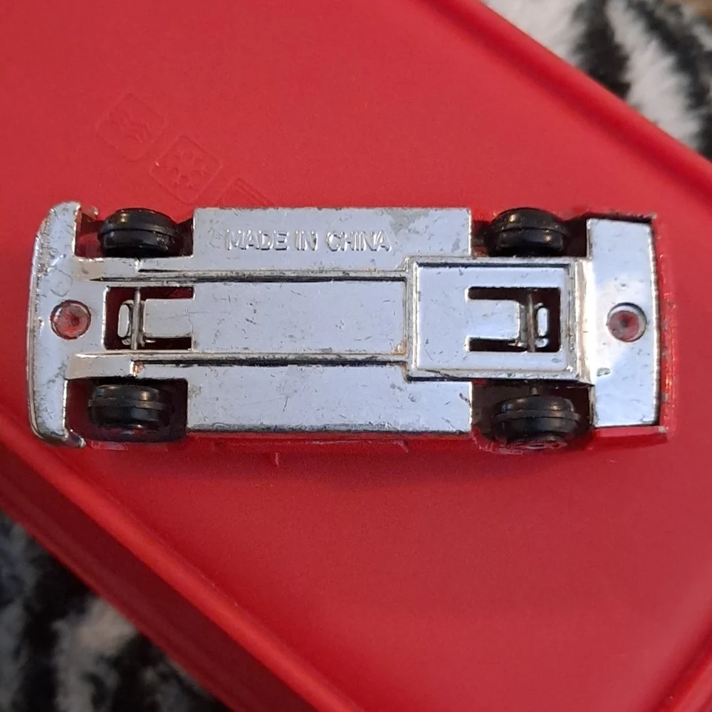 Vintage Candy 🍎 Apple Red Ford Convertible Mustang. - Picture 5 of 5